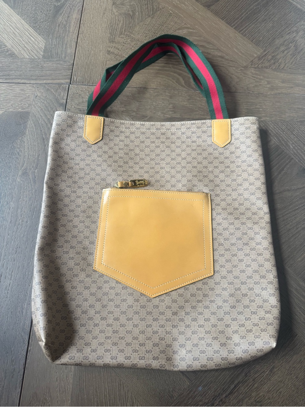Gucci Beige Tote with Yellow Pocket and Green-Red Straps